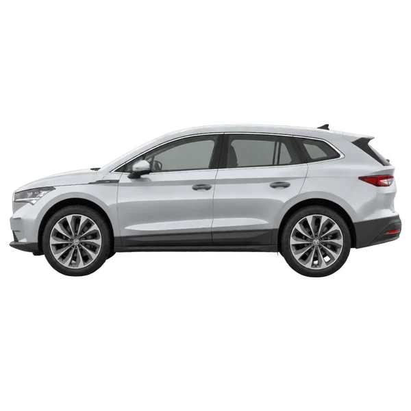 Skoda Enyaq 2023 باللون فضي، منظر جانبي (متجه إلى اليسار)