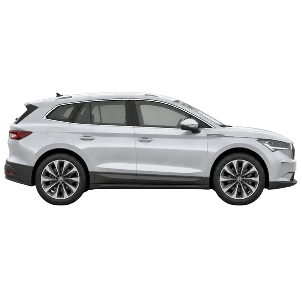 Skoda Enyaq 2023 باللون فضي، منظر منظر جانبي (باتجاه اليمين)