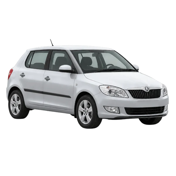 Skoda Fabia 2011 en plateado, vista frontal tres cuartos (hacia la izquierda)