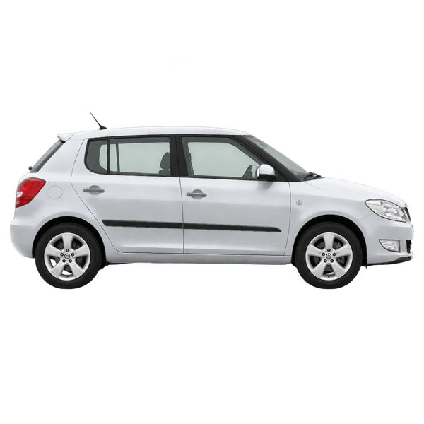Skoda Fabia 2011 en plateado, vista lateral (hacia la derecha)