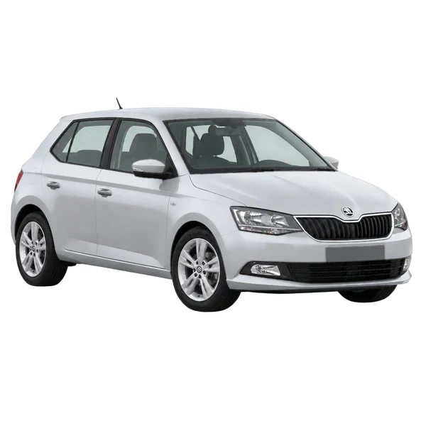 Skoda Fabia 2015 en plateado, vista frontal tres cuartos (hacia la izquierda)