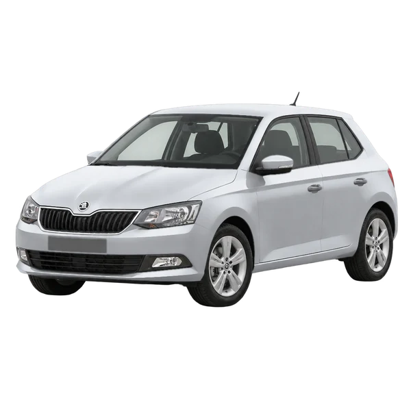 Skoda Fabia 2016 en plateado, vista frontal tres cuartos (hacia la izquierda)