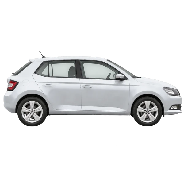 Skoda Fabia 2016 en plateado, vista lateral (hacia la derecha)