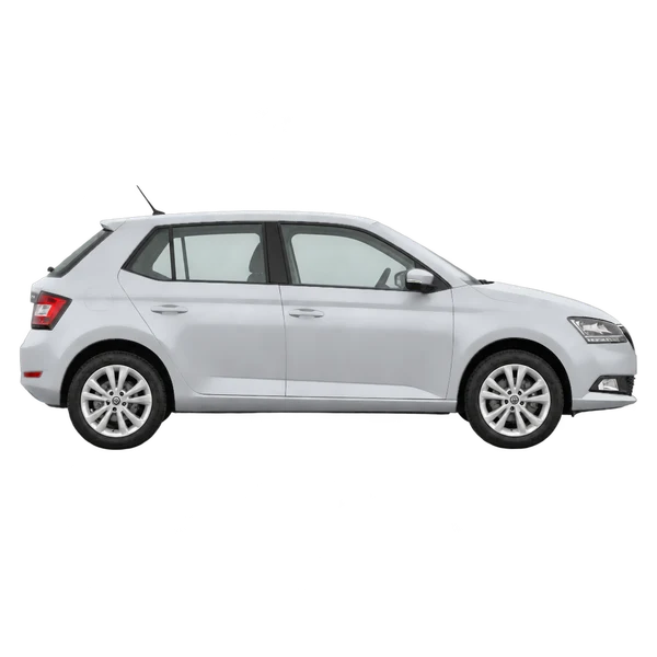 Skoda Fabia 2019 en plateado, vista lateral (hacia la derecha)