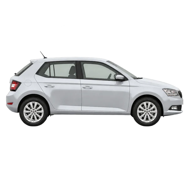 Skoda Fabia 2021 en plateado, vista lateral (hacia la derecha)