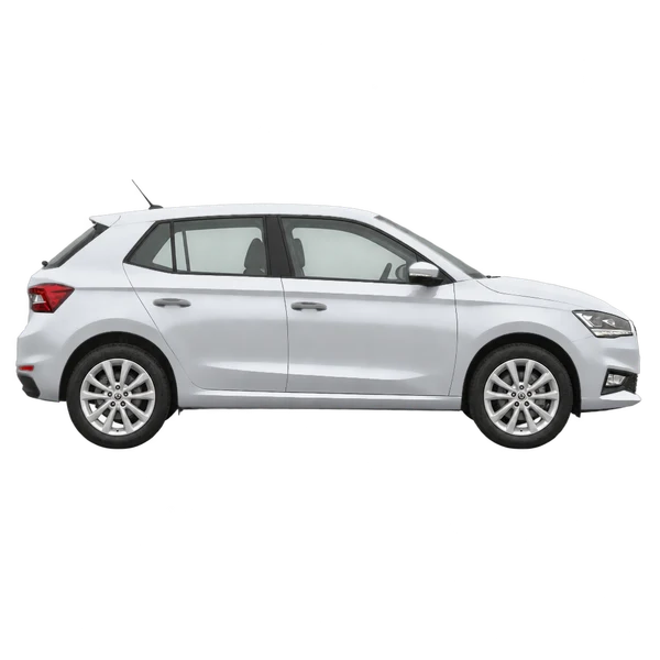 Skoda Fabia 2022 en plateado, vista lateral (hacia la derecha)