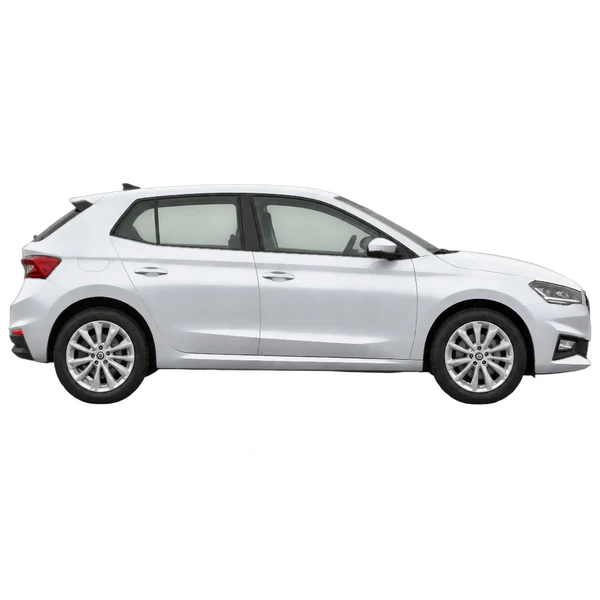 Skoda Fabia 2024 en plateado, vista lateral (hacia la derecha)