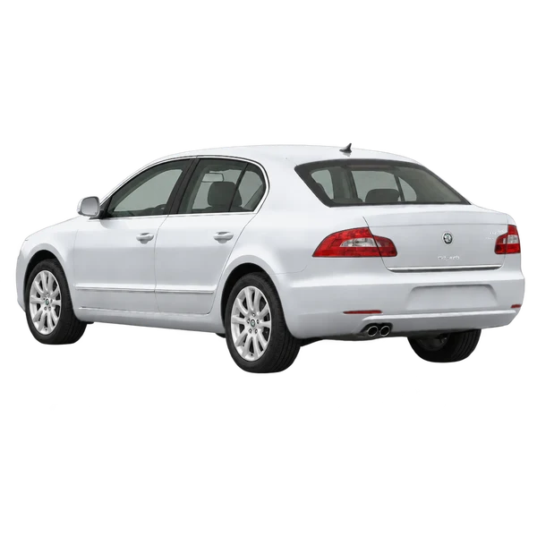 Skoda Superb 2012 prata, vista três quartos traseira (voltada para a esquerda)