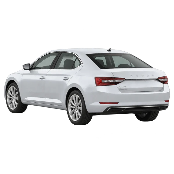 2021 Skoda Superb in Silber, Ansicht: Dreiviertelansicht von hinten (nach links gerichtet)