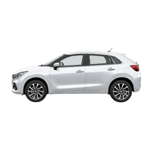 Suzuki Baleno 2022 en plateado, vista lateral (mirando a la izquierda)