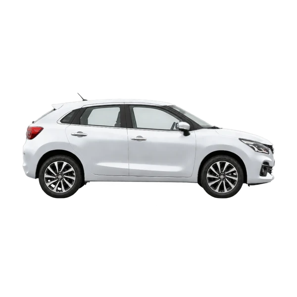 Suzuki Baleno 2022 en plateado, vista lateral (hacia la derecha)