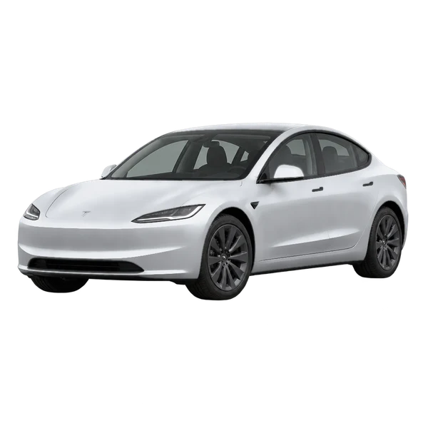 Tesla Model 3 Long Range AWD 2024 باللون فضي، منظر منظر أمامي بزاوية ثلاثة أرباع (متجه لليسار)