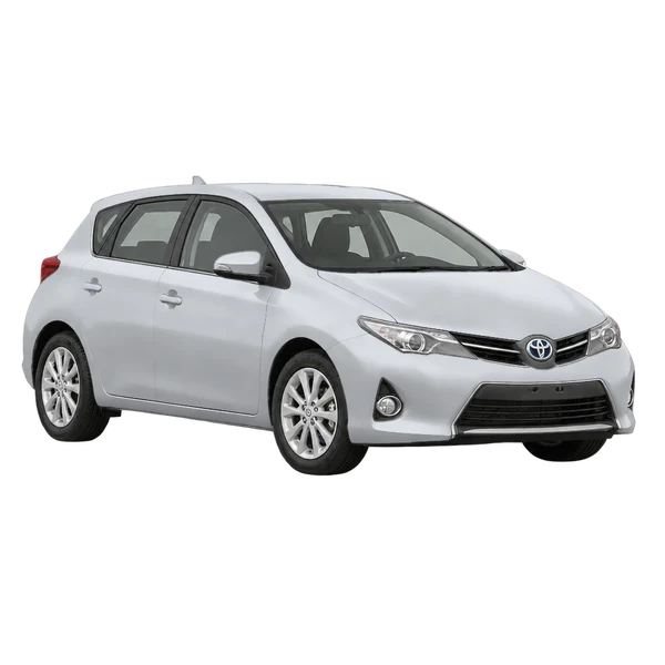 シルバーの2013 Toyota Auris(フロントスリークォーター(左向き)ビュー)