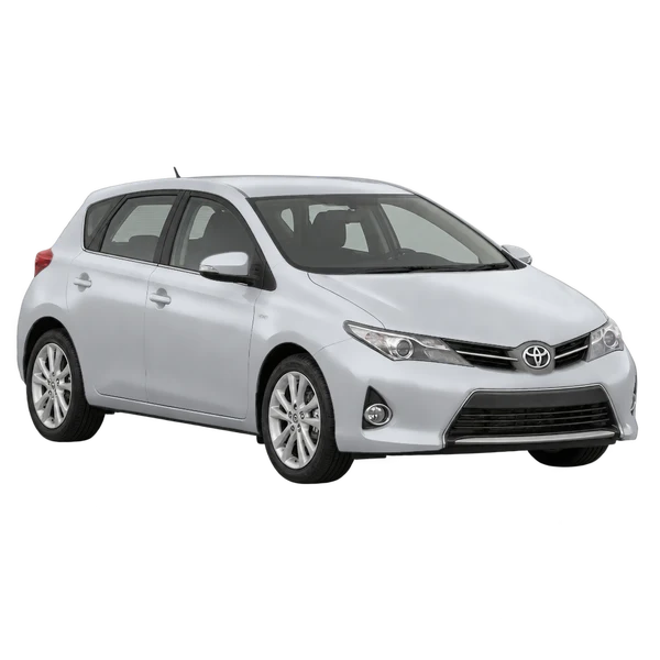 Toyota Auris 2015 en plateado, vista frontal tres cuartos (hacia la izquierda)