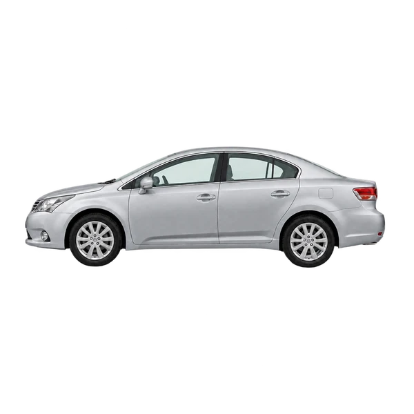 Toyota Avensis 2010 باللون فضي، منظر جانبي (متجه إلى اليسار)