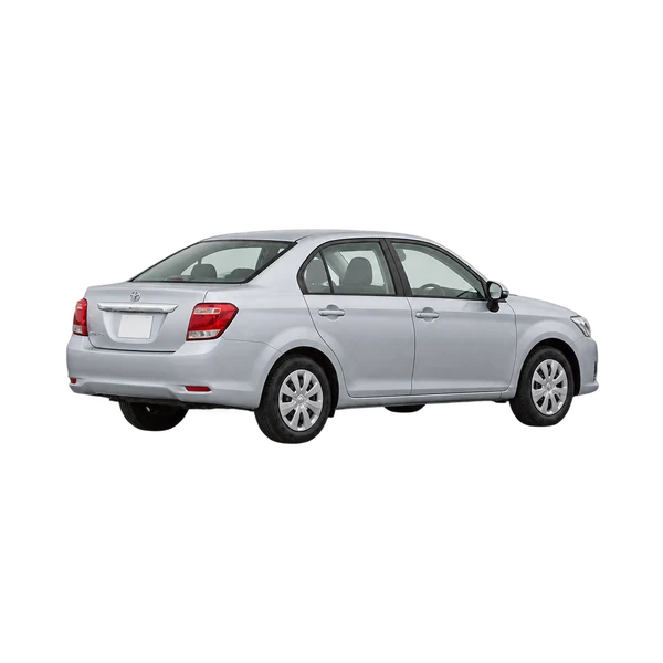 Toyota Axio 2015 باللون فضي، منظر ثلاثة أرباع خلفي (باتجاه اليسار)