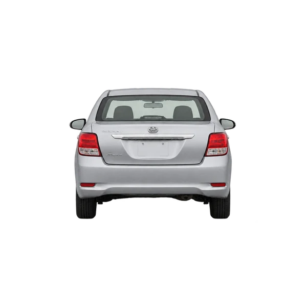 Toyota Axio 2015 باللون فضي، منظر من الخلف