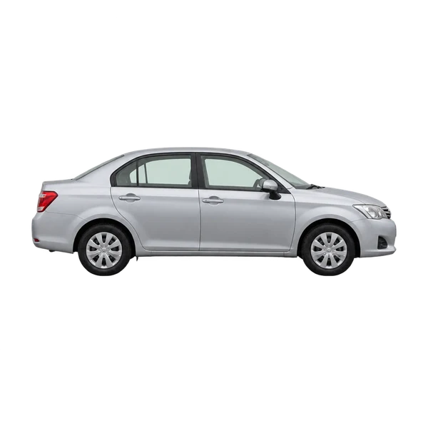 Toyota Axio 2015 باللون فضي، منظر منظر جانبي (باتجاه اليمين)