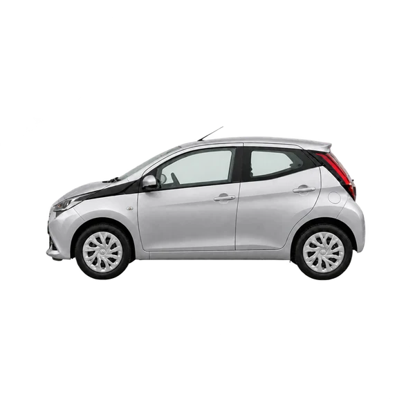 Toyota Aygo 2015 باللون فضي، منظر جانبي (متجه إلى اليسار)
