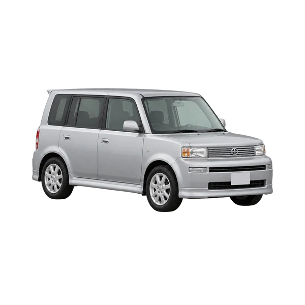 Toyota BB 2005 prata, vista dianteira em três quartos (voltada para a esquerda)