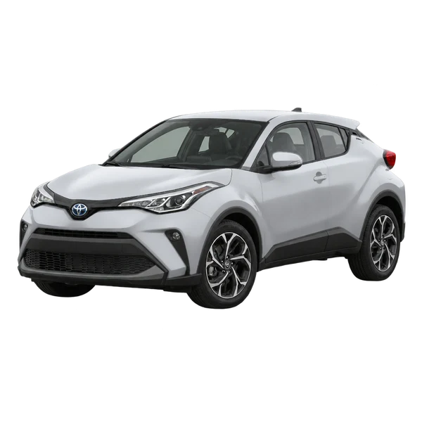 Toyota C-HR 2021 باللون فضي، منظر منظر أمامي بزاوية ثلاثة أرباع (متجه لليسار)
