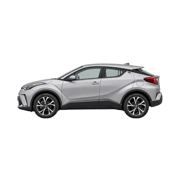 Toyota C-HR 2021 باللون فضي، منظر جانبي (متجه إلى اليسار)