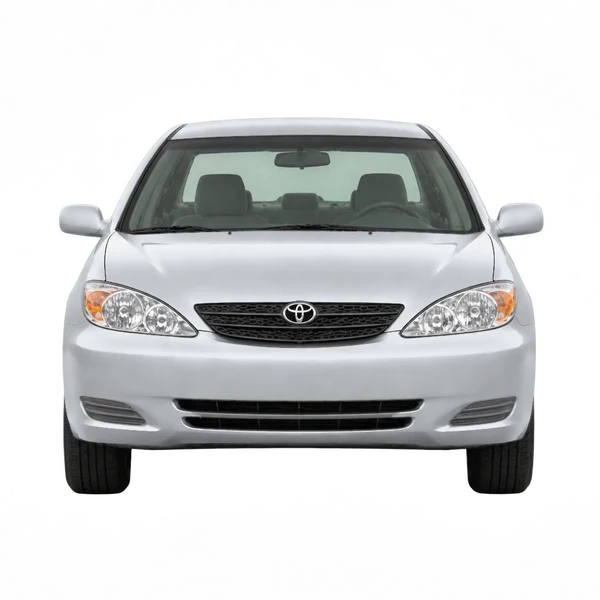 Toyota Camry 2004 باللون فضي، منظر أمامي