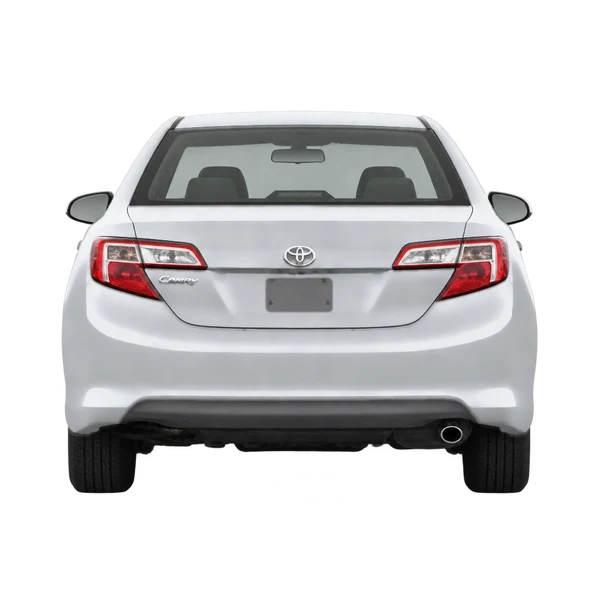 Toyota Camry 2014 باللون فضي، منظر من الخلف