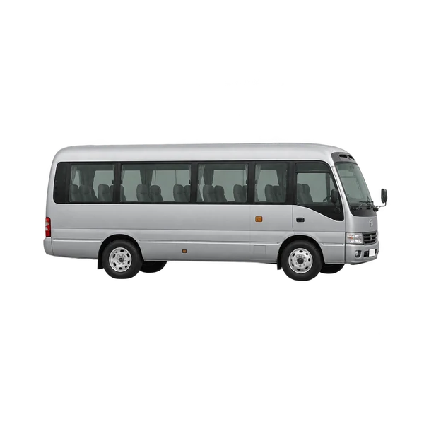 Toyota Coaster 2015 باللون فضي، منظر منظر جانبي (باتجاه اليمين)