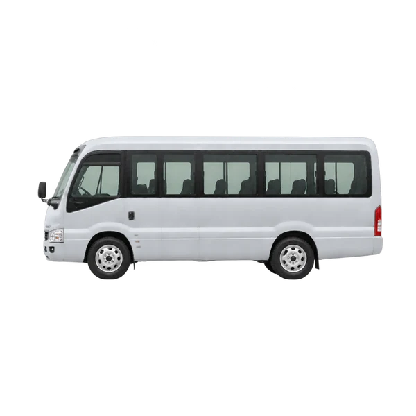 Toyota Coaster 2019 باللون فضي، منظر جانبي (متجه إلى اليسار)