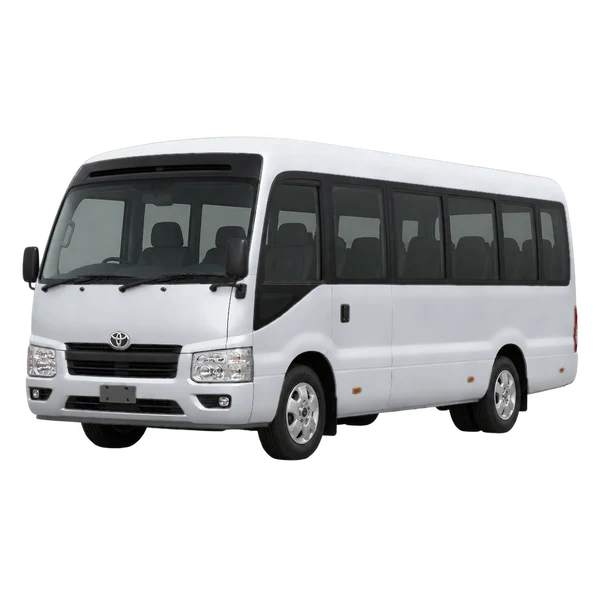 2025 Toyota Coaster in Silber, Ansicht: Dreiviertelansicht vorne (nach links gerichtet)