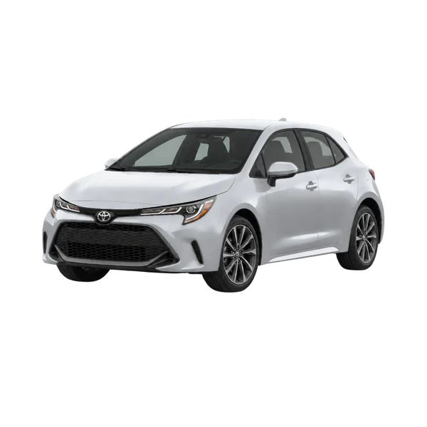 Toyota Corolla Hatchback 2023 en plateado, vista frontal tres cuartos (hacia la izquierda)