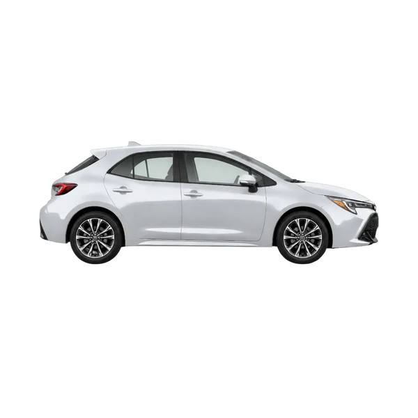 Toyota Corolla Hatchback 2025 en plateado, vista lateral (hacia la derecha)