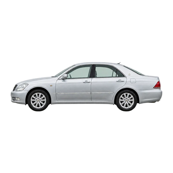 Toyota Crown 2005 باللون فضي، منظر جانبي (متجه إلى اليسار)