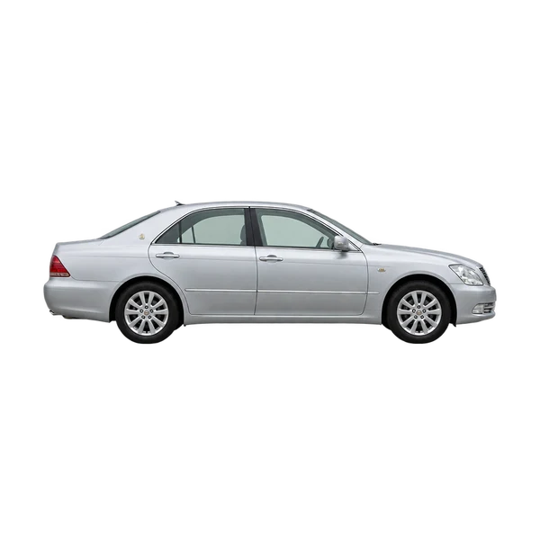 Toyota Crown 2005 باللون فضي، منظر منظر جانبي (باتجاه اليمين)