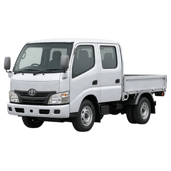 Toyota Dyna 2006 باللون فضي، منظر منظر أمامي بزاوية ثلاثة أرباع (متجه لليسار)