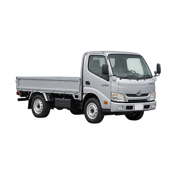 Toyota Dyna 2010 باللون فضي، منظر منظر أمامي بزاوية ثلاثة أرباع (متجه لليسار)