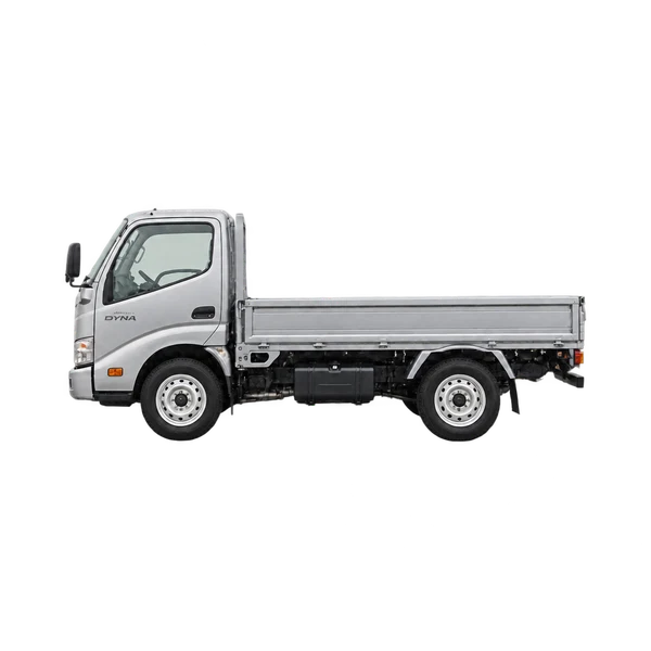 Toyota Dyna 2010 باللون فضي، منظر جانبي (متجه إلى اليسار)