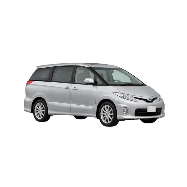 Toyota Estima 2015 باللون فضي، منظر منظر أمامي بزاوية ثلاثة أرباع (متجه لليسار)