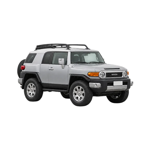 Toyota FJ 2015 باللون فضي، منظر منظر أمامي بزاوية ثلاثة أرباع (متجه لليسار)