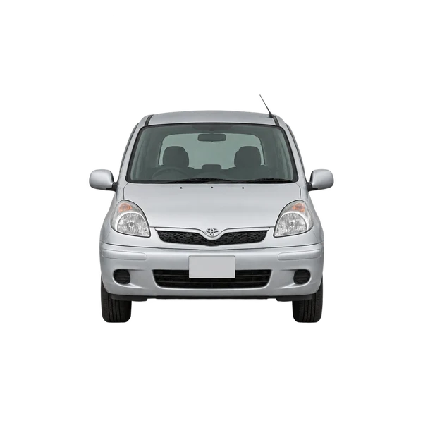 Toyota Funcargo 2005 باللون فضي، منظر أمامي
