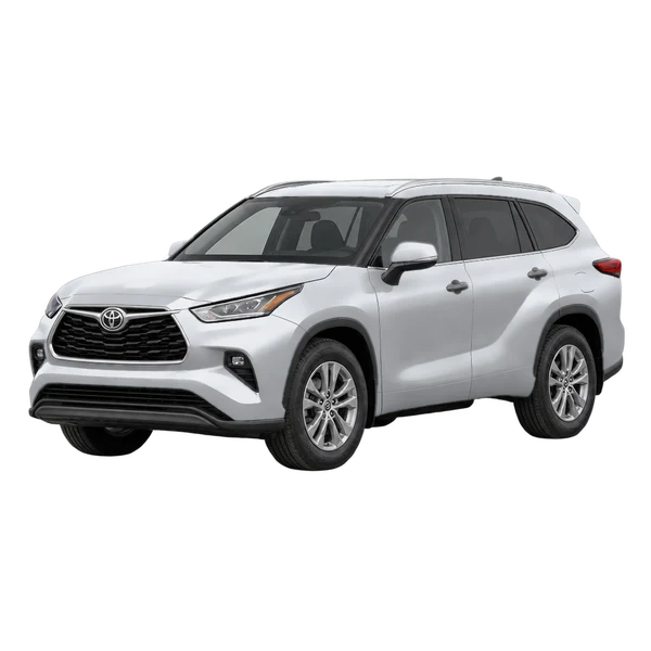 Toyota Highlander 2022 باللون فضي، منظر منظر أمامي بزاوية ثلاثة أرباع (متجه لليسار)