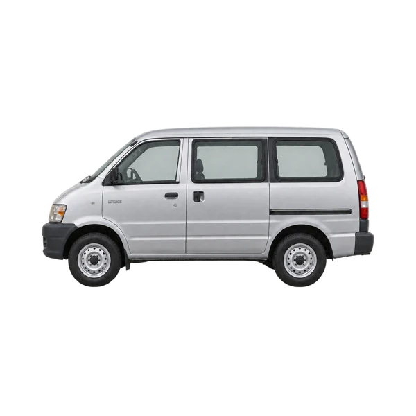 Toyota Liteace 2005 باللون فضي، منظر جانبي (متجه إلى اليسار)