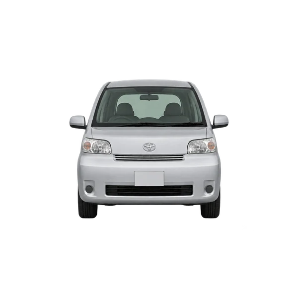 Toyota Porte 2005 باللون فضي، منظر أمامي