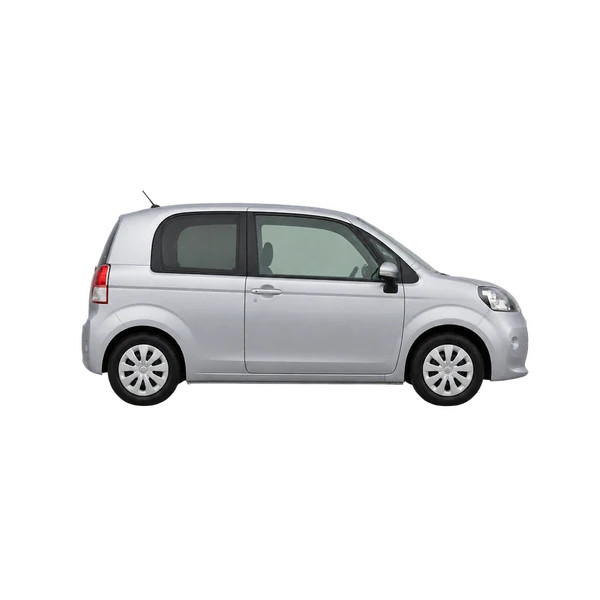 Toyota Porte 2015 en plateado, vista lateral (hacia la derecha)