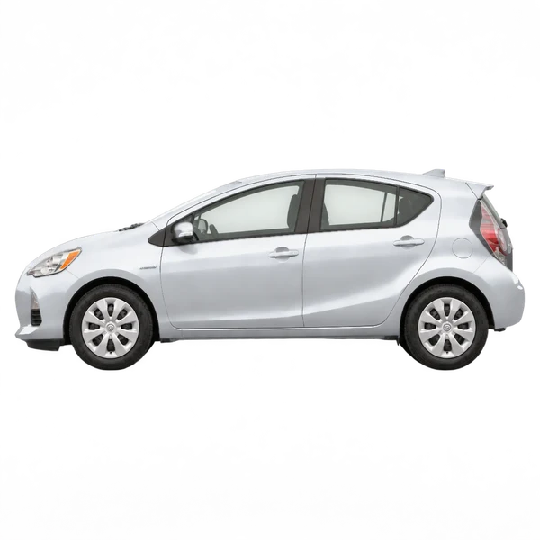 Toyota Prius C 2012 باللون فضي، منظر جانبي (متجه إلى اليسار)