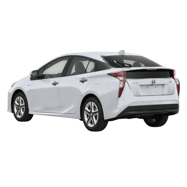 Toyota Prius 2021 باللون فضي، منظر ثلاثة أرباع خلفي (باتجاه اليسار)