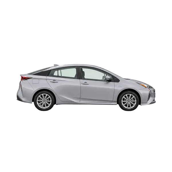 Toyota Prius 2021 باللون فضي، منظر منظر جانبي (باتجاه اليمين)