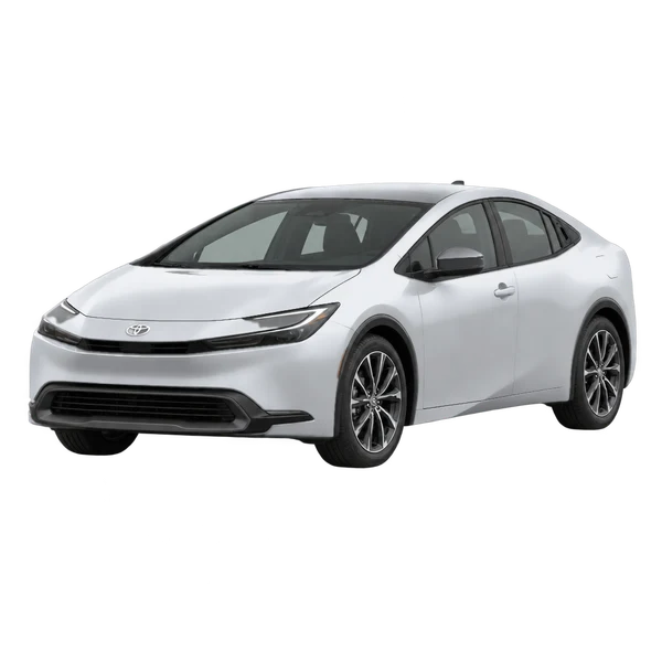 Toyota Prius 2023 باللون فضي، منظر منظر أمامي بزاوية ثلاثة أرباع (متجه لليسار)