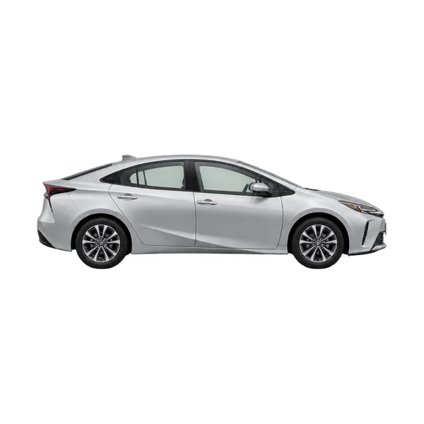 Toyota Prius 2023 باللون فضي، منظر منظر جانبي (باتجاه اليمين)